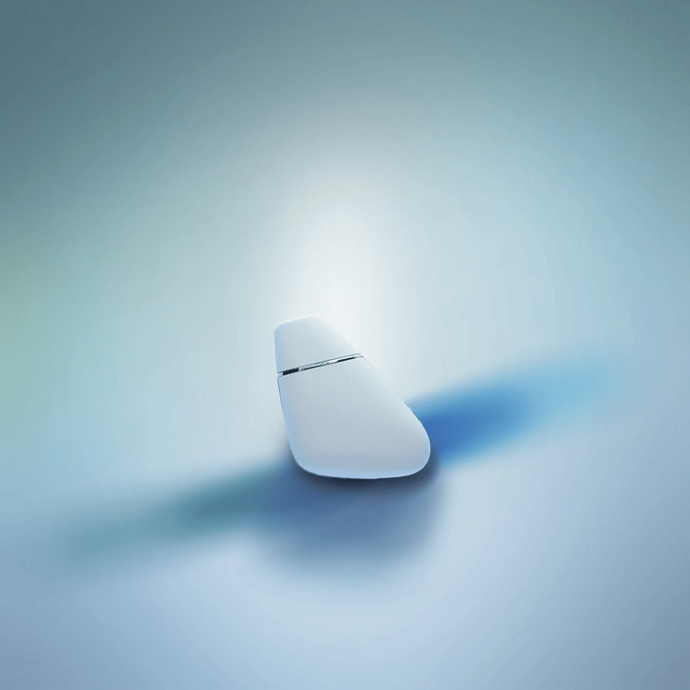 LOVE TRIANGLE - WHITE