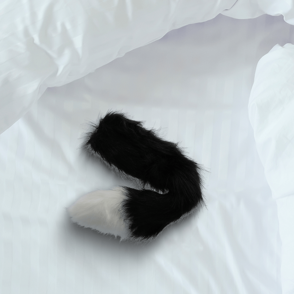 INTERCHANGEABLE BLACK & WHITE FOX TAIL