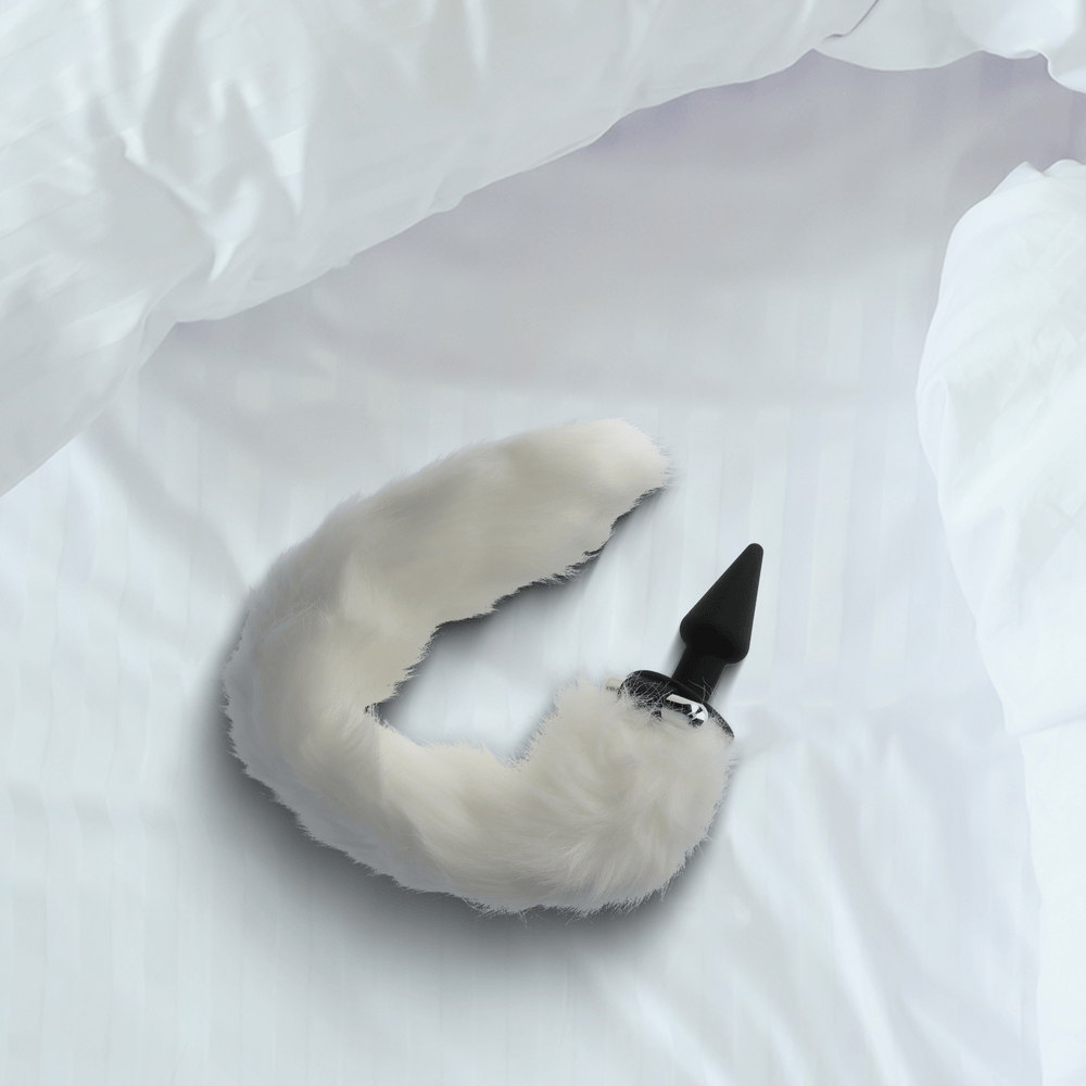 INTERCHANGEABLE WHITE FOX TAIL