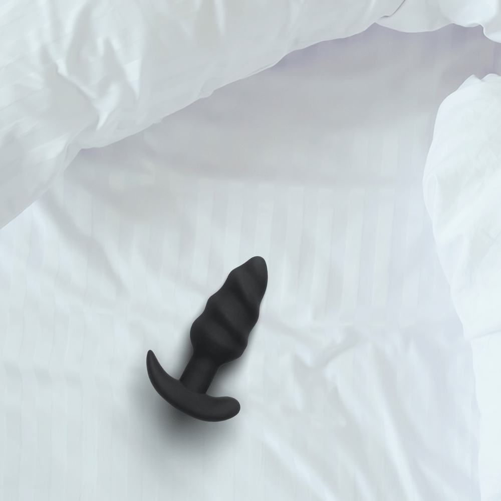 SILICONE SWIRL BUTT PLUG W/ R/C - BLACK