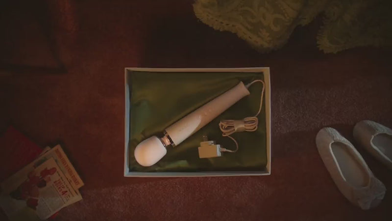 Le Wand Diecast Rechargeable Wand Massager Vibrator promo video